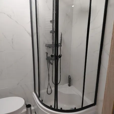 5 Separate In A Shared Near Skytower Close To Center 3*