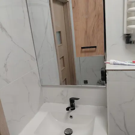 5 Separate In A Shared Near Skytower Close To Center Guest house 3*